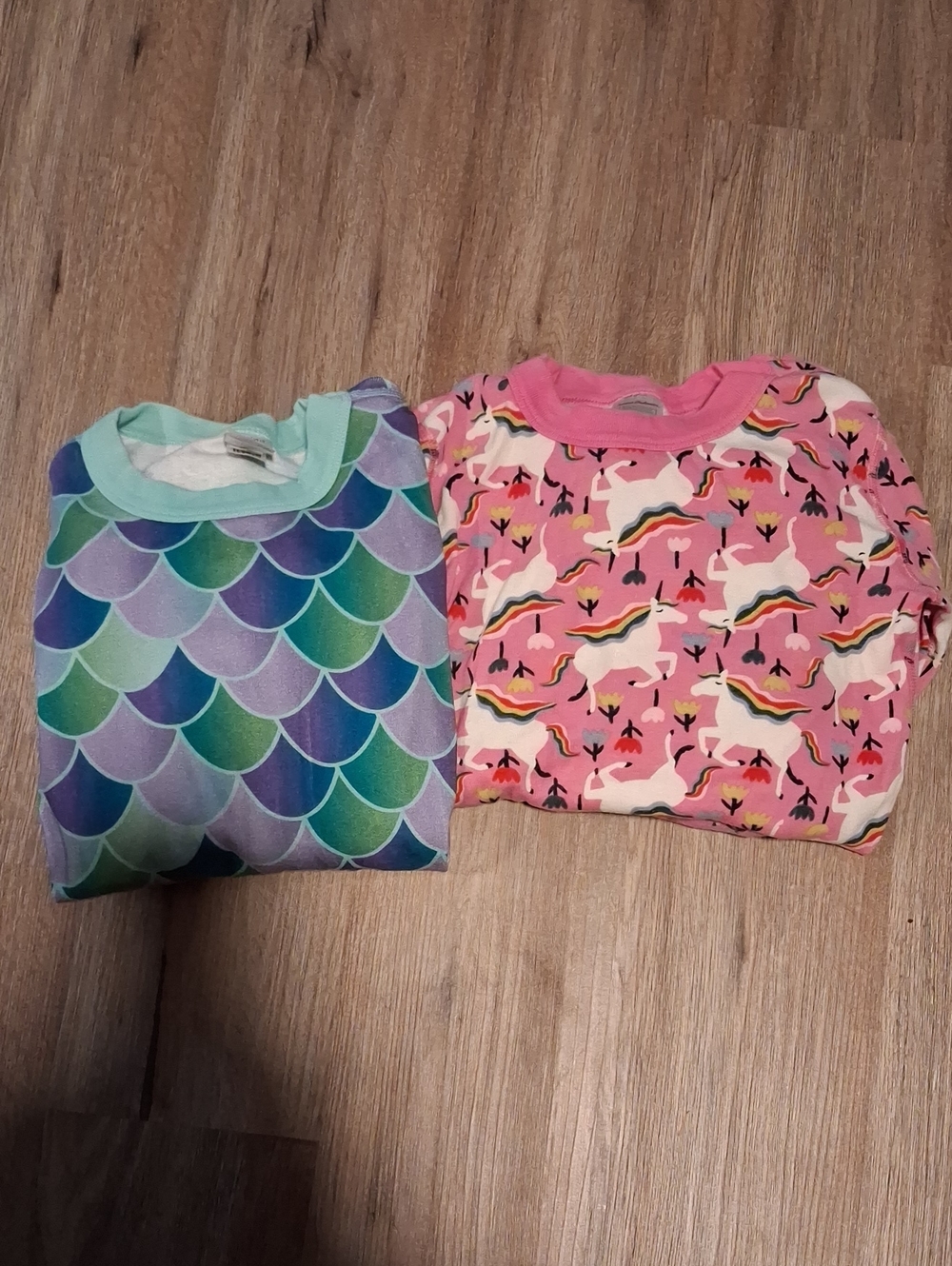 2 Hanna Andersson Mint and Purple Mermaid Scale Girls' Pajama Top Set